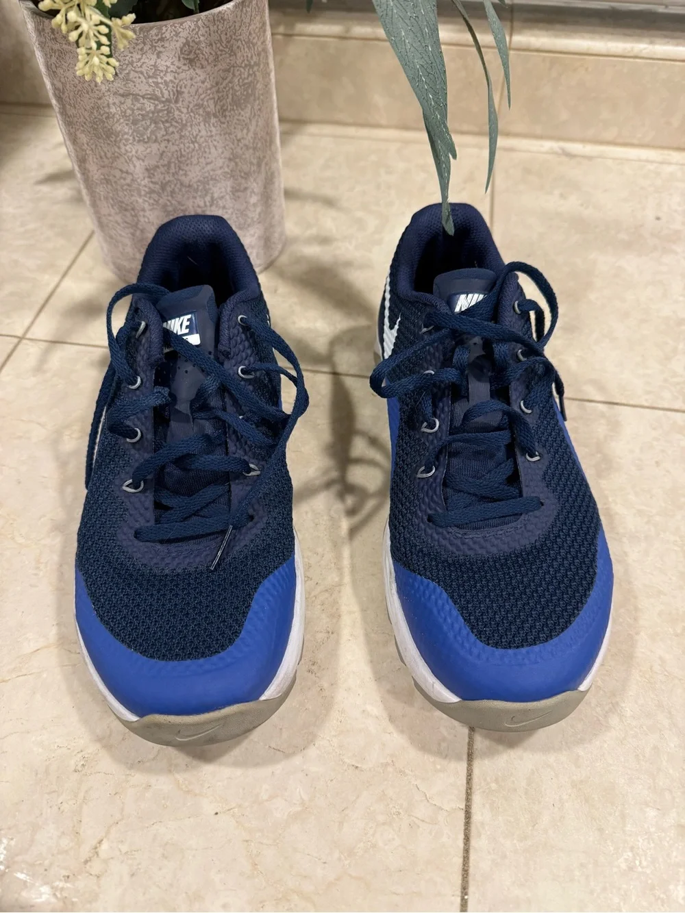 Nike Men’s FLYWIRE Navy and Royal Blue Athletic Sneakers